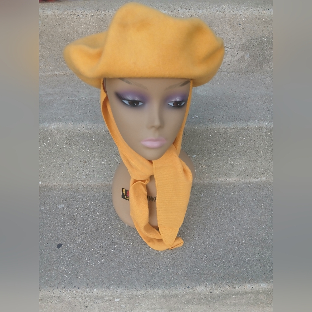 Vintage 1980s Yellow wool beret with attached scarf deadstock never worn